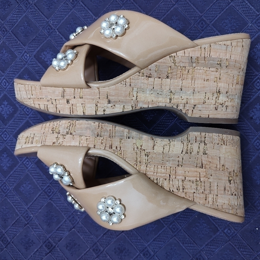 Sam and Libby Syn Cross Strap Cork Heeled Wedges W/Pearl Flower Embellishments❣️ - Picture 11 of 13